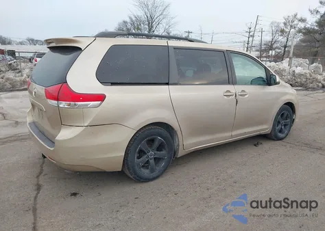 2011 Toyota Sienna Le V6 z USA, uszkodzony, nr VIN 5TDKK3DC1BS141328